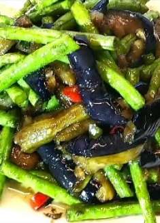 大厨教你“茄子烧豆角”的做法，简单的食材，做出美味的家常菜
