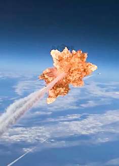 （上）伦敦惨遭核导弹袭击，有人竟然在冰箱里躲了过去，科幻大片