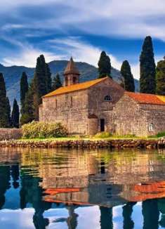 蔚蓝地中海的海滨小镇