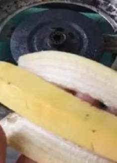 收拾再脏的灶台都不用水,只需一根香蕉,立马就能恢复光亮如新