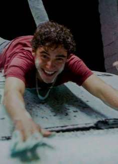 拥抱朋友 在青春燃烧殆尽之前抓住它的余烬