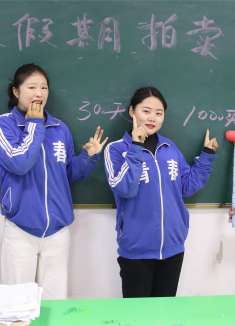 用作业拍寒假假期，小鱼用一张试卷换来1000天假期，老师欲哭无泪