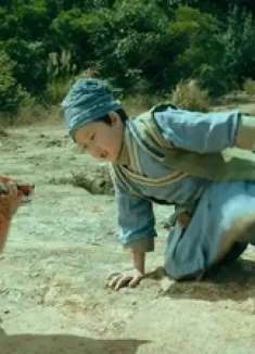 男孩救下一只小狐狸，多年后狐狸竟用命报答他！