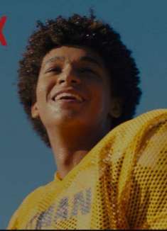 「卡佩尼克：黑與白」预告，讲述球坛传奇