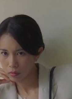 女孩们每次上完厕所，都踮着脚尖走路，同事看出猫腻却不敢声张