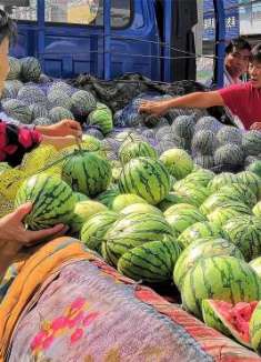 这种西瓜再想吃也不能买！瓜农不留神说漏了嘴，现在知道为时不晚