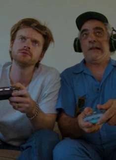 梨哥 Finneas 出镜！marinelli 新歌「father's son」