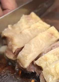 喜欢喝汤的一定要试试这个清炖牛腩，鲜甜软嫩而且不塞牙