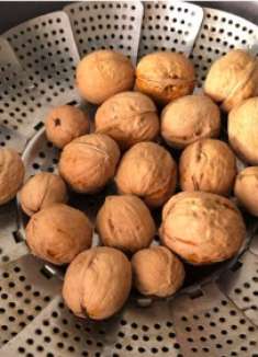 核桃放锅里蒸一蒸，没想到效果这么神奇，学学