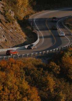 喊话社畜，快来加拿大休个「枫假」