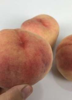 去除桃毛原来这简单，水里加点它泡一泡，3分钟桃毛杂质自动脱落