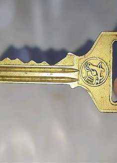 家里的废旧钥匙，一把也别扔，这作用太值钱，一年能省好