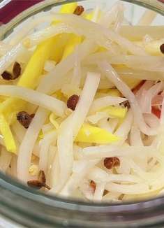 春节大鱼大肉吃的受不了，腌了点芥菜丝，喝粥绝配，当天做当天吃