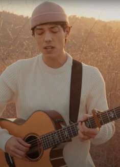 西班牙音乐人吉他弹唱「Afterglow」