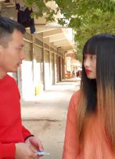 妻子打工3年回家，给丈夫50万后离开，丈夫追出去后做法暖心