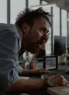 演疯癫的打工人，上班上到瞬间消失