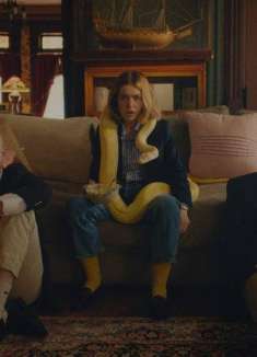 与 3 米长的蛇共舞？Snail Mail 新歌「Ben Franklin」MV