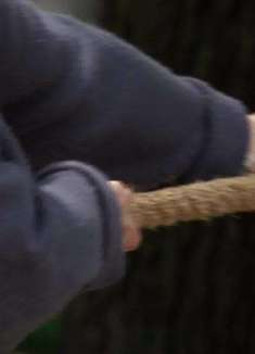 如果你的拔河队友不断释放毒气