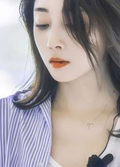 这哪里像42岁，你说她24岁我都信！