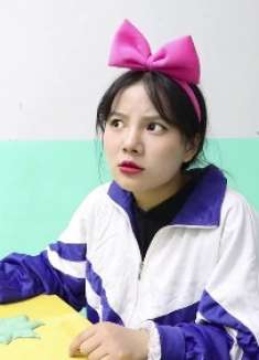 短剧：白雪得了健忘症，连起泡胶都不会玩了，全过程爆笑，无硼砂