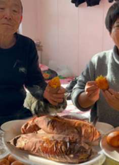 农家饭的快乐，全在这桌红薯宴里！烤红薯流蜜，懒豆腐香炸丸子糯