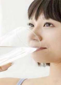 早晨第一杯水很重要，切记别喝这3种水，多数人不清楚，长个记性