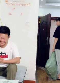 弟媳出差每月给姐姐一万，回家却看到姐姐在捡垃圾，结局感人