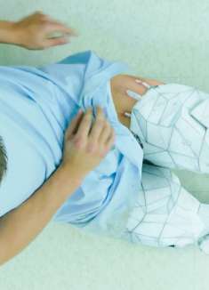 男孩被外星人绑架，装上一双外星科技假腿，跑得比子弹还快！