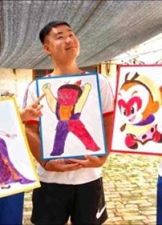 小伙伴们一起玩DIY涂画，没想东东竟然涂出了变异葫芦娃，太逗了