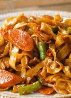 教你火腿肠豇豆焖面做法，好吃入味，做法简单，学会可以开面馆了