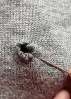 衣服有破洞？缝一个圆圈来回穿线，精致又漂亮，装饰遮瑕都需要