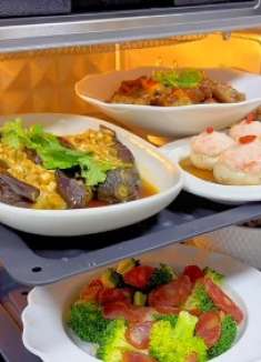 天冷好喜欢这样一锅蒸的饭菜，有荤有素，不开火也能吃到热乎饭