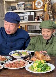 段子拍成花絮了