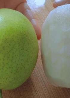 秋冬天气干燥，雪梨和莲藕搭配在一起，作用可真厉害，省钱又实用