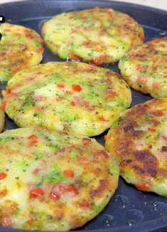 土豆饼这做法真好吃，不揉面不油炸，咸香软糯又酥脆，好吃又营养