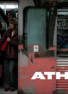 粗犷涂鸦列车，街头摄影下雅典另一面