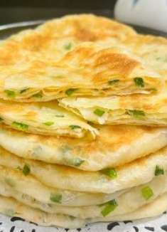 做葱香千层饼时，开水和凉水和面都不对!教你正确做法，放3天不硬