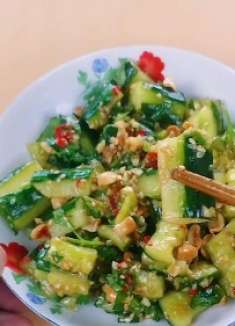 凉拌黄瓜最经典的做法！清脆爽口又入味，色香味俱全
