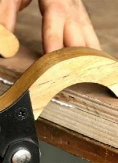 老木工脑洞大开，用木料制作夹紧器，粘合木板真好用