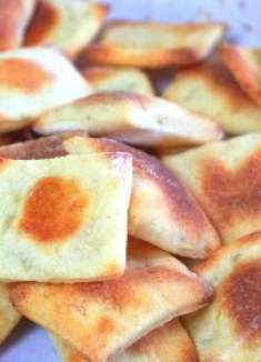 土豆别炒着吃了，试试新吃法，比饼干酥脆，比面包香糯好吃