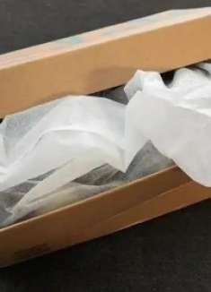 买鞋时，鞋子里的“那团纸”记得要留下，值大钱了，有钱人早知道