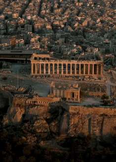 雅典：希腊共和国的首都和最大的城市