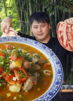 月牙骨吃过没？德哥炖一锅番茄月牙骨，睿儿吃播再次上线