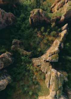 航拍萨哈共和国：探索神秘柱状岩自然公园 