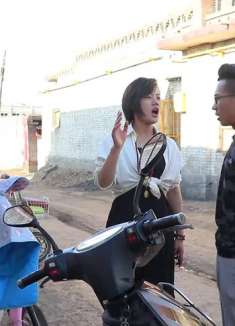 搞笑剧:穷人和富人同时买电动车,太逗了