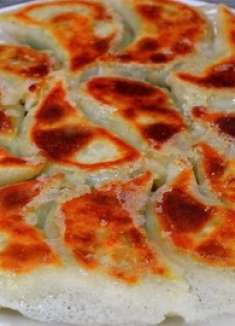 做锅贴时有人用淀粉，有人用面粉，都不正确，今天教您正确做法