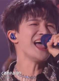 周深再创新高！跨年晚会飚唱《Fire》一夜破亿，台下大咖连连鼓掌