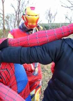 马里奥: 蜘蛛侠大战蝙蝠侠,钢铁侠却称赞叫好