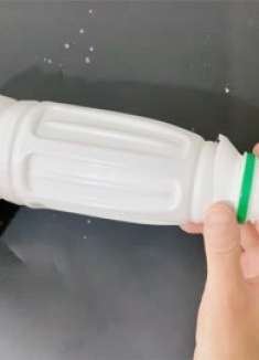 塑料瓶为了1毛钱卖了？多亏网友提醒，原来套个布放桌上太实用了