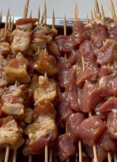 天越来越热了，阿源割48块钱肉在家做烧烤，外焦里嫩
